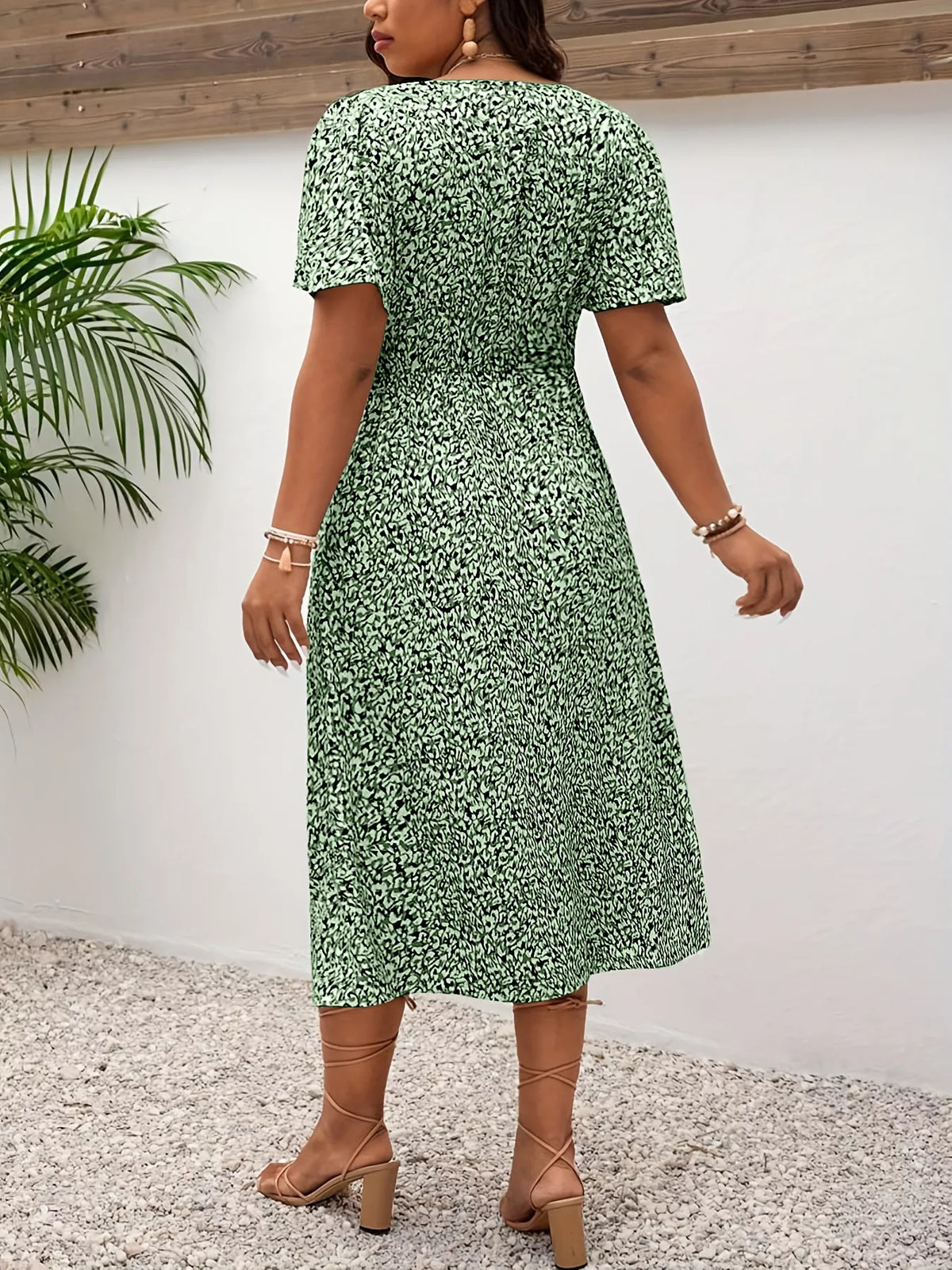 Plus Size Printed V-Neck Short Sleeve Midi Dress – Applauses Boutique